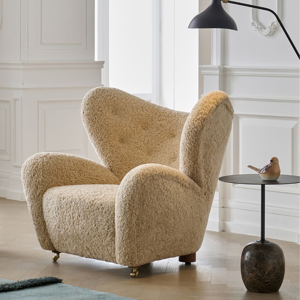 Vintage-Inspired Movable Single Lounge Chair for Living Room