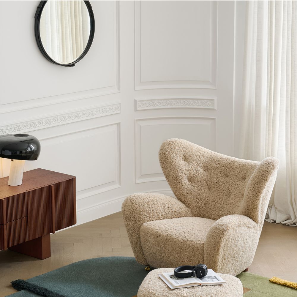 Vintage-Inspired Movable Single Lounge Chair for Living Room