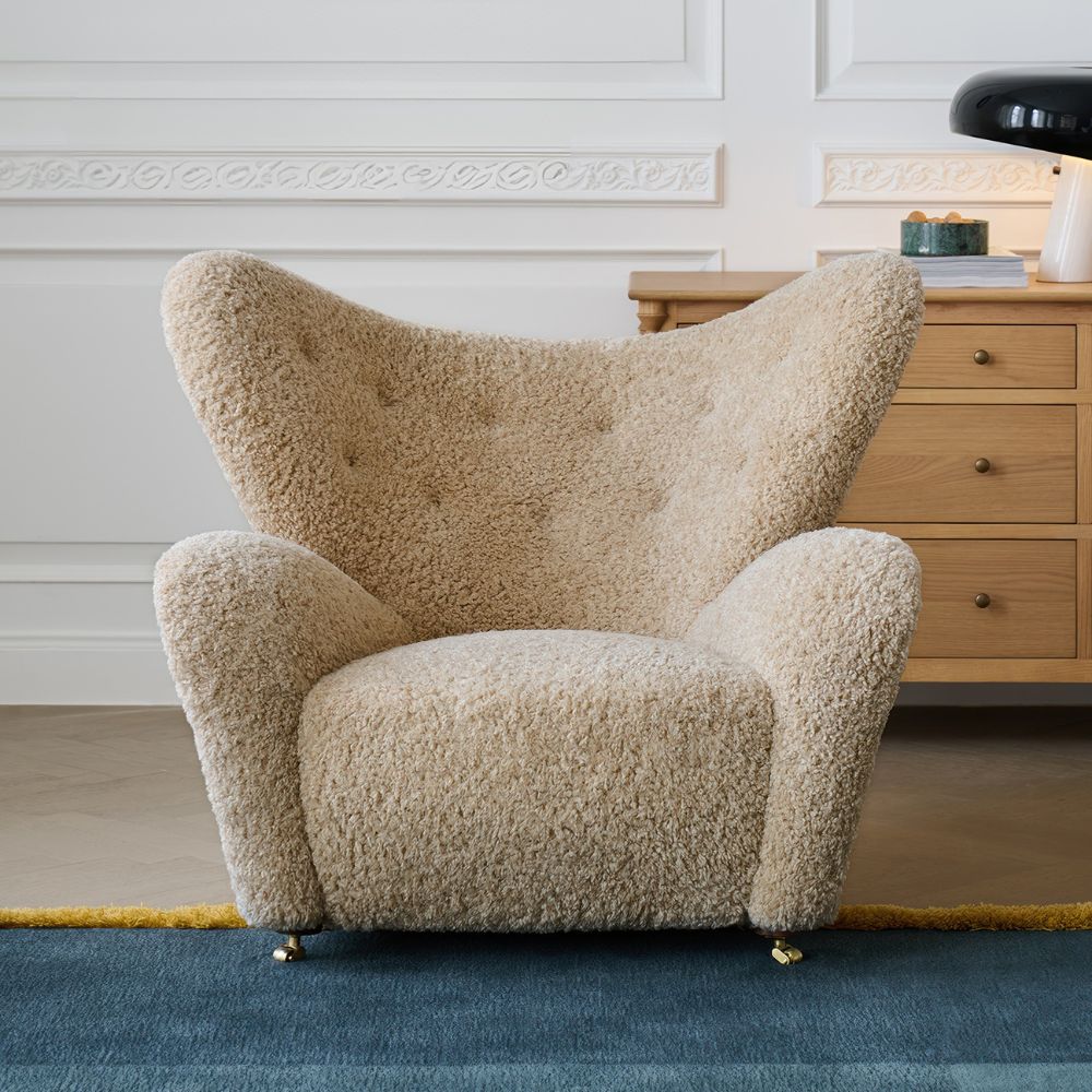 Vintage-Inspired Movable Single Lounge Chair for Living Room